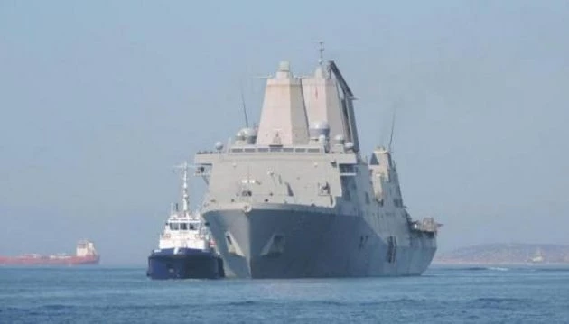 Στον Πειραιά «έδεσε» το USS New York – Το αμερικανικό πολεμικό πλοίο των Δίδυμων Πύργων (Βίντεο)